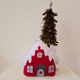 Zeige Details für Winterhaus Deko Stickerei Haus Minikissen Bild von Winterhaus Deko Stickerei Haus Minikissen